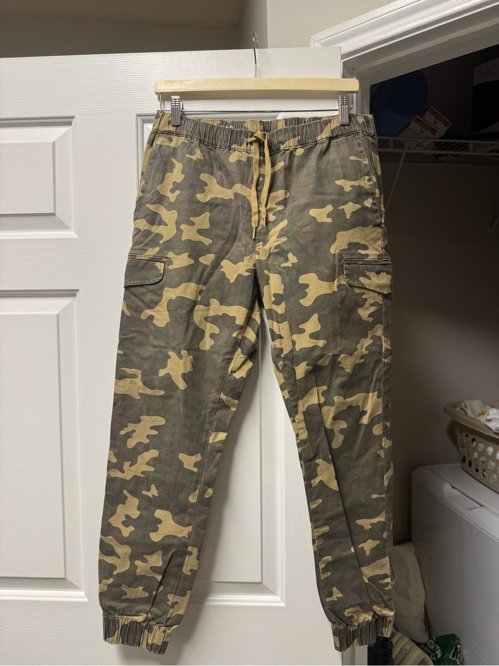 SKINN Men's Camo Cargo Pants - Olive Green & Tan